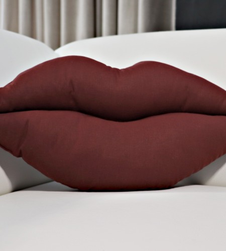 Подушка декоративная "KISS", (арт. ПД. KISS) Подушка декоративная "KISS", (арт. ПД. KISS)